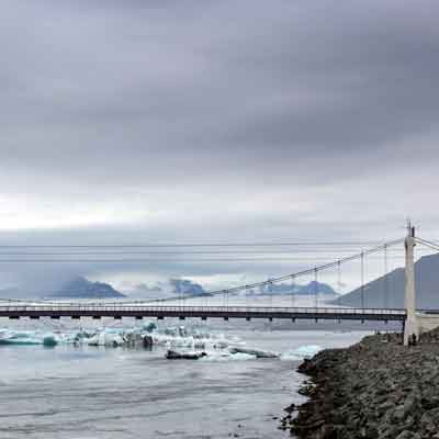 J&ouml;kuls&aacute;rl&oacute;n Br&uuml;cke &uuml;ber den J&ouml;kuls&aacute; &aacute; Brei&eth;amerkursandi 
